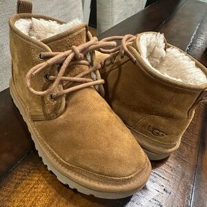 UGG Neumel Women’s Size 7 Boots- Excellent Condition
